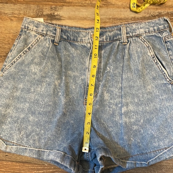 NWOT AE Denim Mom Shorts - Picture 4 of 6